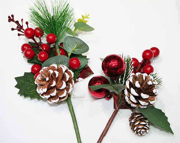 Decorative bouquet 22x17cm, 2 assorted, with pine cones,