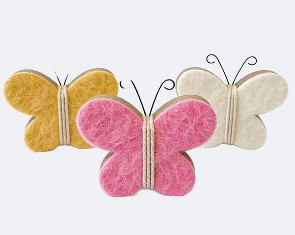 Flauschiger Schmetterling in Pink mit Holzkörper und feinen