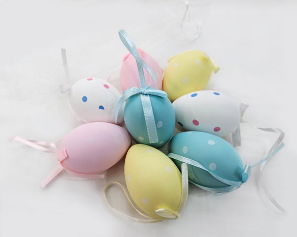 Easter eggs 8pcs plastic with dots, each 6cm