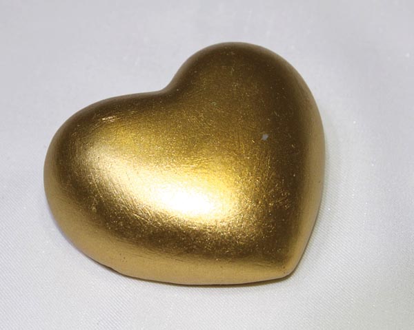 Coeur doré XL 8,2x7x3,1cm, fabriqué en polyrésine et peint à