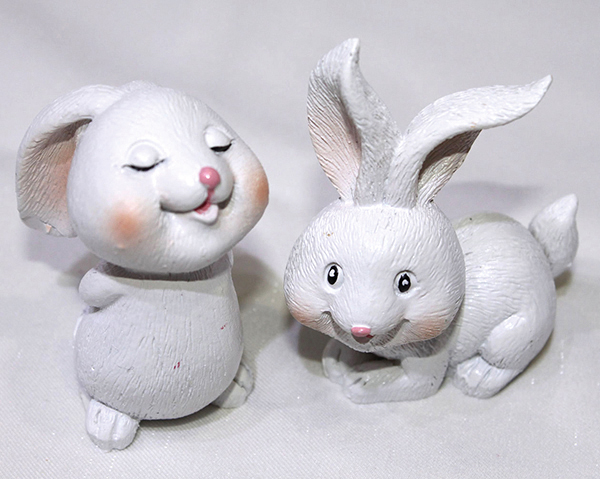 Super cute bunny 6.6x7.1x3.5cm, hand-made from polyresin and