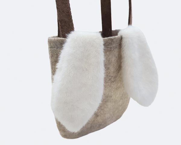 Tasche aus Filz XL 15x27cm mit weißen flauschigen Hängeohren