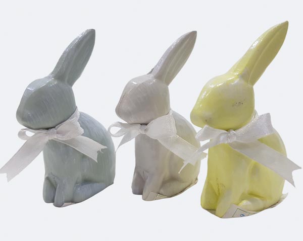 Sitzender Hase 9,5x7x2,5cm in Grau, Weiß und Gelb mit langen