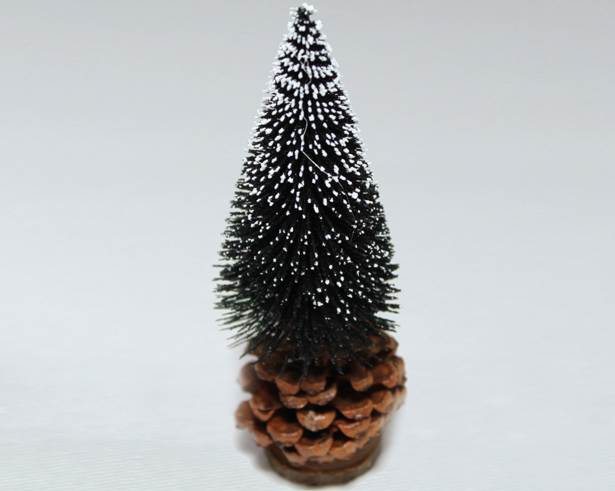 XL fir tree 16x5x5cm, fixed on fir cones