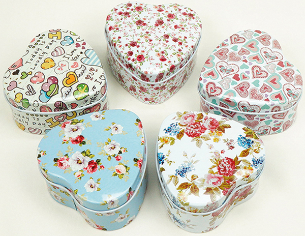 Metal heart box with flower design 7x6.7x3.5cm, assorted,