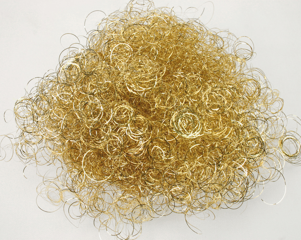 Angel hair gold-coloured metal