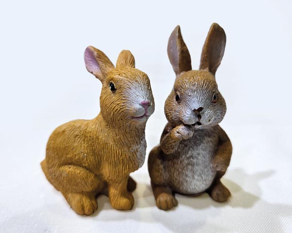 Classic bunny, 7.7x4.6cm – handcrafted and hand-painted from