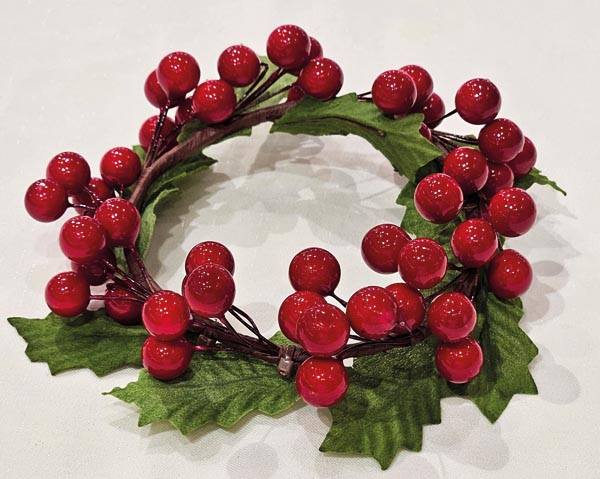Large berry wreath (15cm) with approximately 45 beautifully