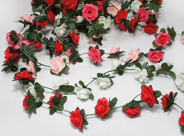 Rose garland with 45 rose heads, 240cm, lovingly