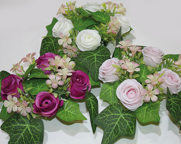 Couronne de fleurs avec roses d'env. 25cm