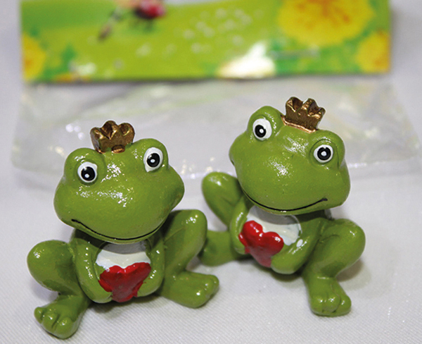 Heart frog set of 2! Each 4.1x3.7x 2.2cm, lovingly